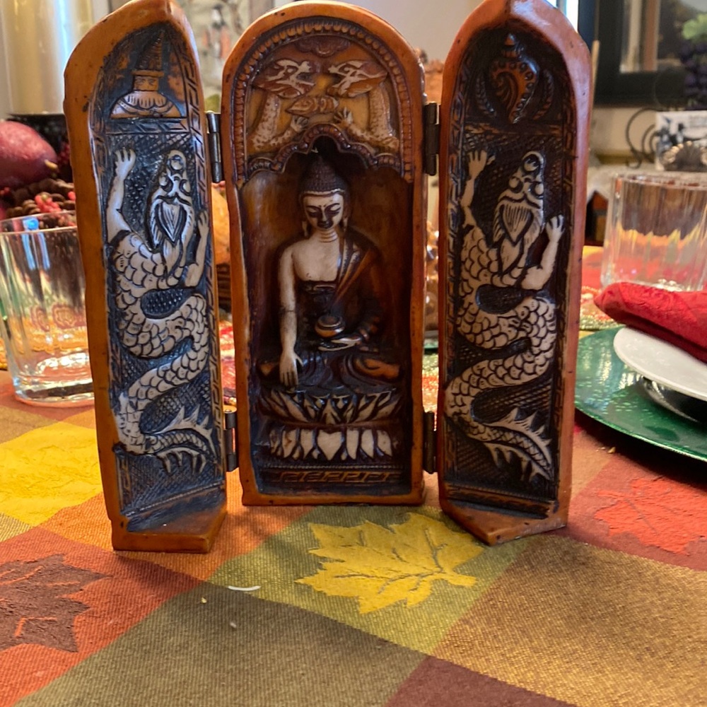 Buddha travel altar